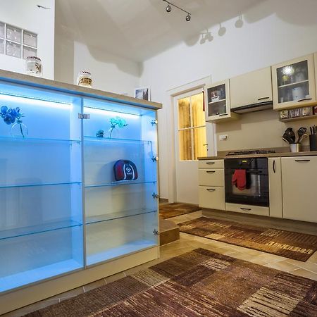 Luxury Air-Conditioned Rooms In Old Town Bratislava Ngoại thất bức ảnh
