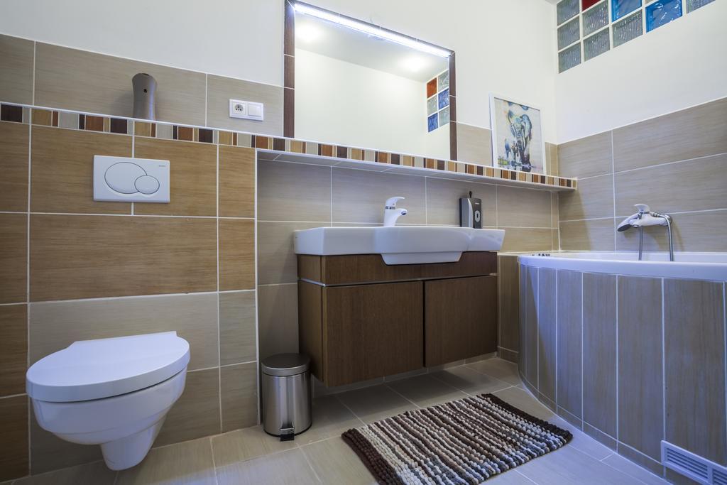 Luxury Air-Conditioned Rooms In Old Town Bratislava Ngoại thất bức ảnh