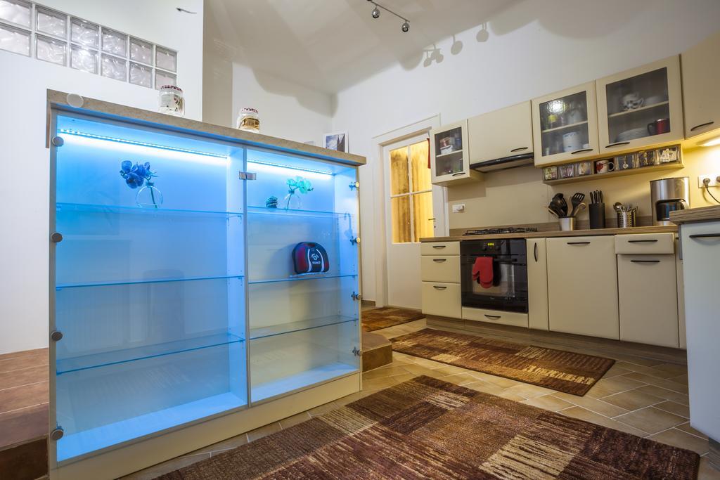 Luxury Air-Conditioned Rooms In Old Town Bratislava Ngoại thất bức ảnh