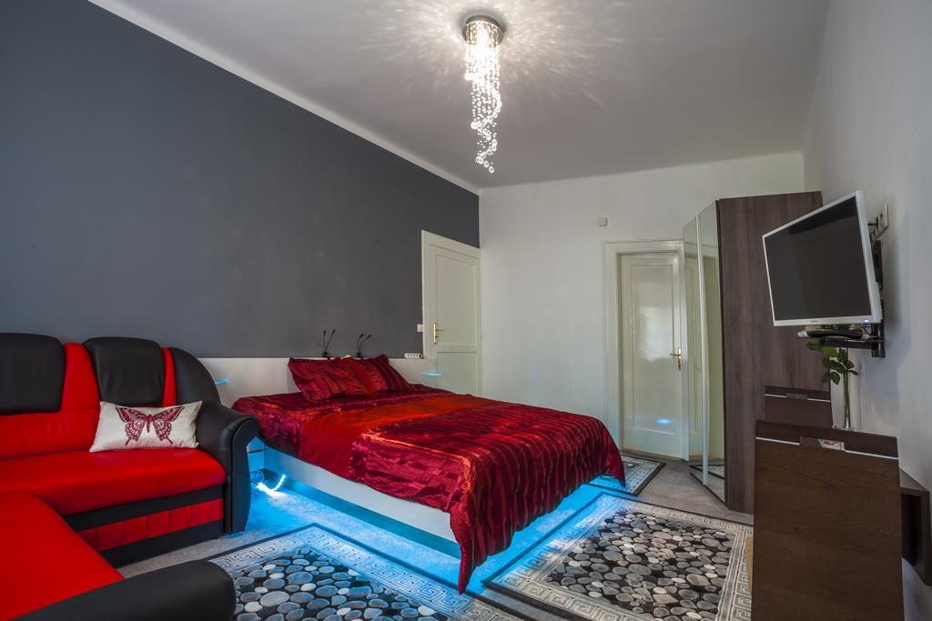 Luxury Air-Conditioned Rooms In Old Town Bratislava Ngoại thất bức ảnh