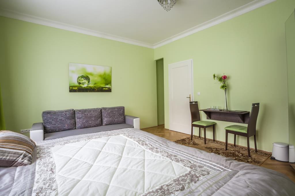Luxury Air-Conditioned Rooms In Old Town Bratislava Ngoại thất bức ảnh